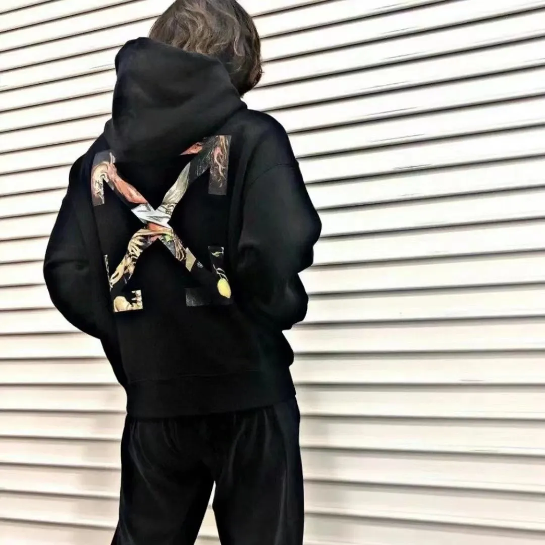 ♻️💯Upper body reference model picture❤️The top tested version OFFWHITE OW Pascal golden ratio skull dancing girl male and female couple pure cotton loose autumn and winter hoodie sweatshirt Johansson is the first to wear the same style, a must-have for autumn and winter. The entire garment uses Kornit Digital's 7-head color direct-injection process, and the blue-green fluorescent printing uses imported glue technology. The green printing is pressed on the large pattern on the back. The two are not formed in one piece, but are two printing processes with a tactile feel. The fabric is made of 480g fish scale pure cotton terry, which has a full drape and is highly recommended. Color: Black Size: XS-L P:390